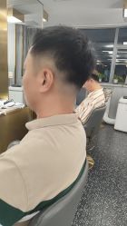 -即型男士理发工作室