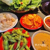 位于朝阳门外的铜锅涮肉 是传统的老北京清汤涮肉