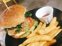 -HELLO 27 意面·沙拉·帕尼尼