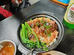 腊味三宝煲仔饭-港澳烧卤馆