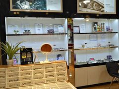 -MiRi眼镜连锁·蔡司·尼康控优点合作店(莘庄店)
