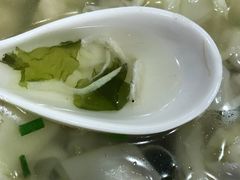 鲜肉小馄饨-小姜锅贴(凤凰街店)