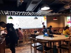 大堂-陆记牛庄·碳锅龙虾烧烤(爱上花园店)