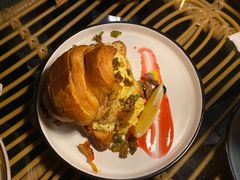 辣味大虾牛油炒蛋可颂-ChitChat奇洽·Bistro(黎黄陂路店)