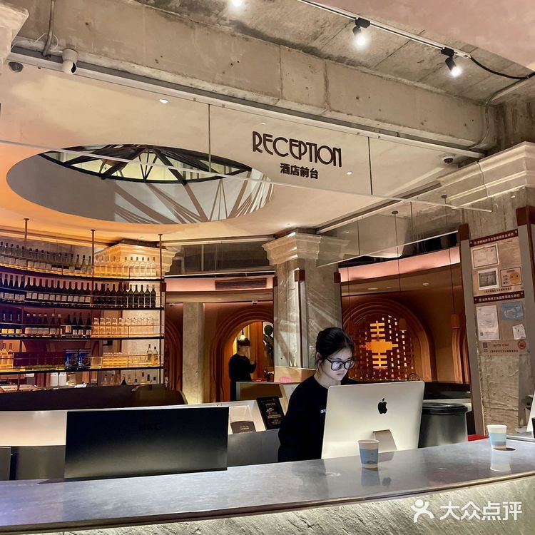 在外滩露台餐厅吃异域新疆风味，好有仪式感