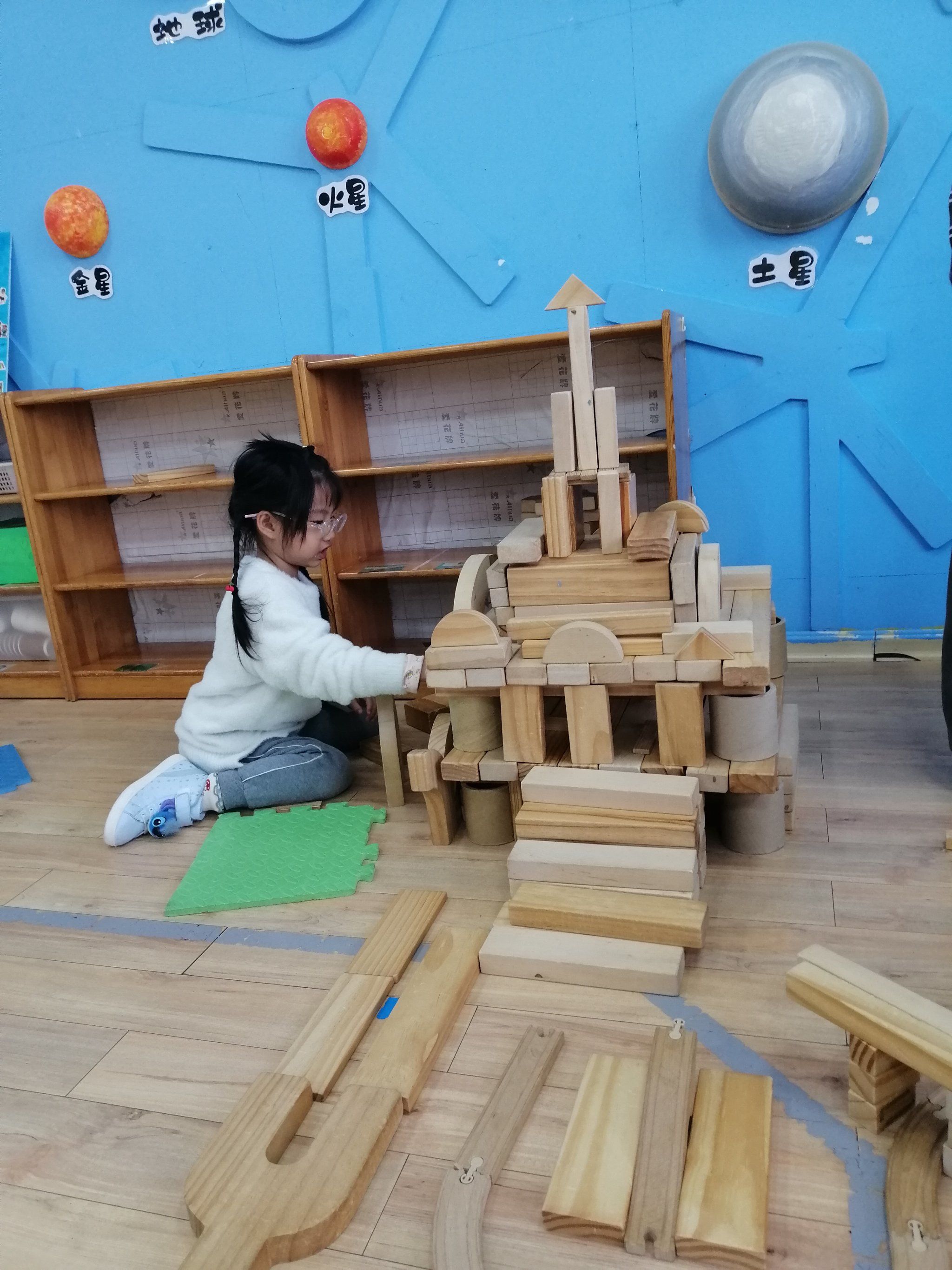 看看心灵手巧的宝贝搭建的城堡