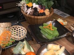 -湊湊火锅·茶憩(杭州湖滨银泰in77店)