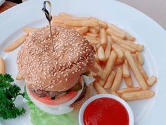特色牛肉汉堡-PAULANER普拉那德国啤酒花园(千玺广场店)