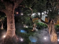 -Chom Cafe and Restaurant