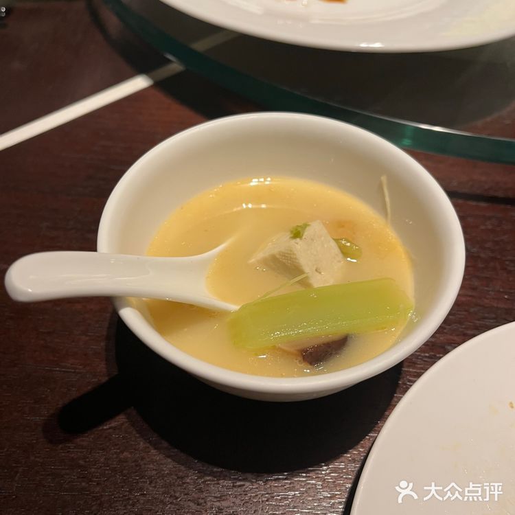 便饭金沙厅，三个人727.7