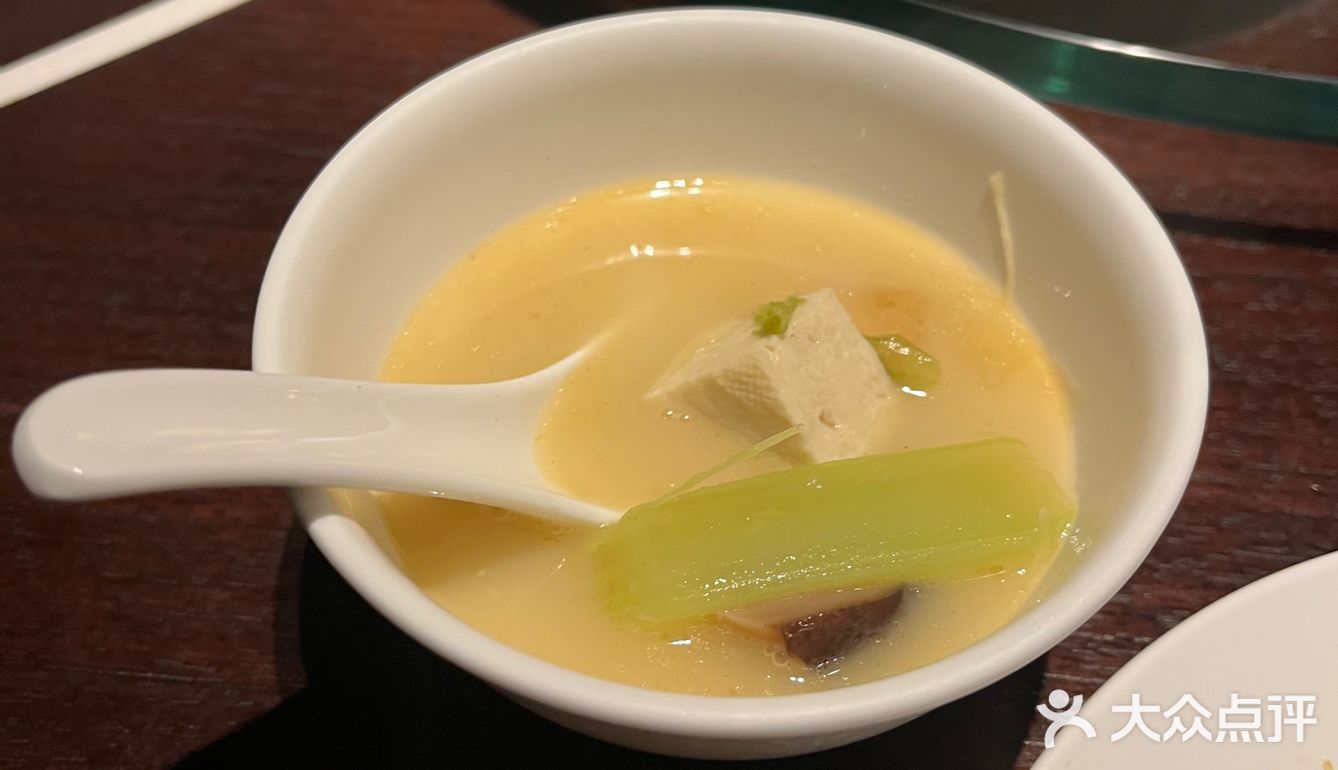 便饭金沙厅，三个人727.7