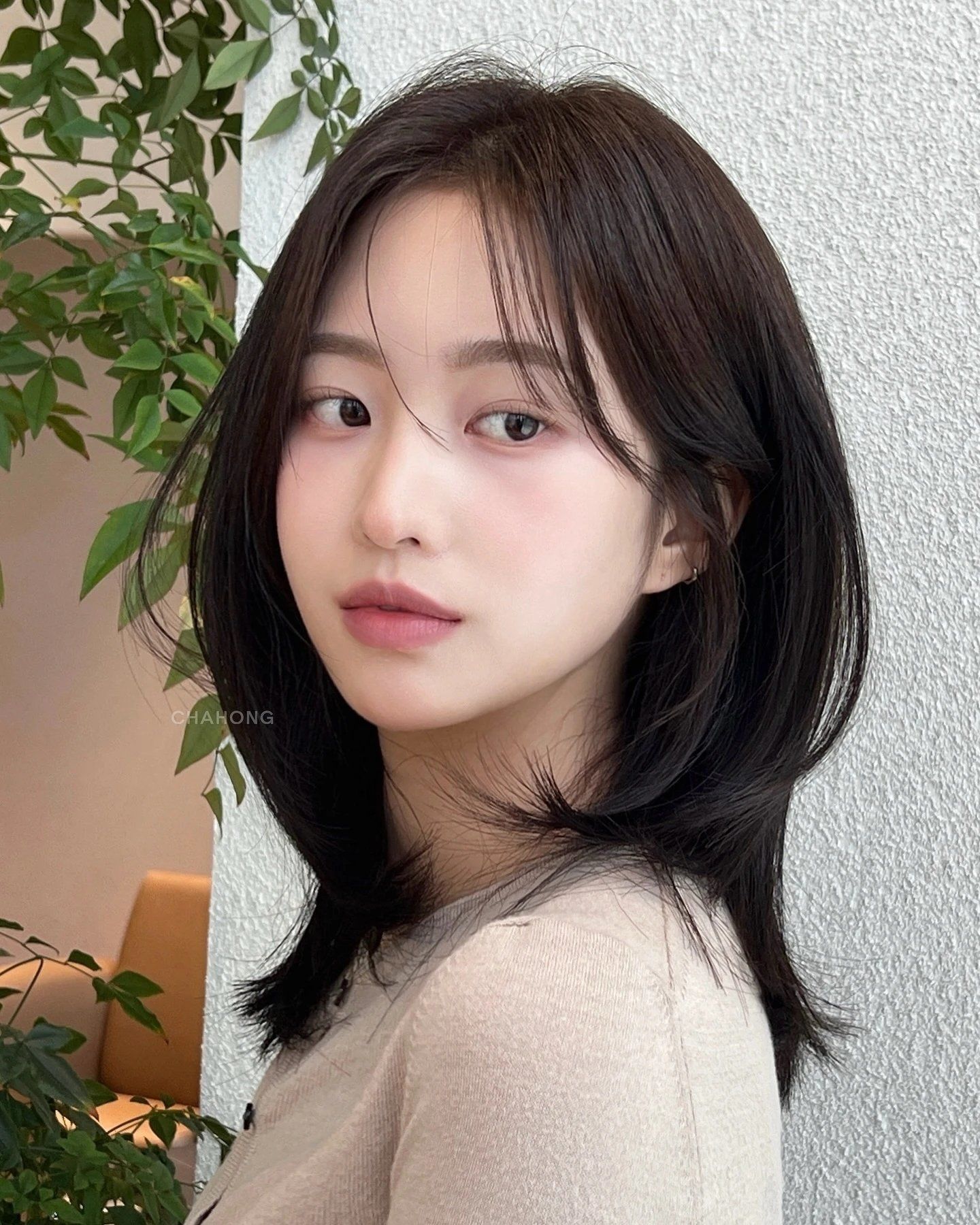 这款内包层次中长发非常适合大多数脸型特别是长脸鹅蛋脸和方脸女生