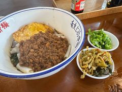 -裕新楼粉面馆·石磨手工粉(四方坪店)