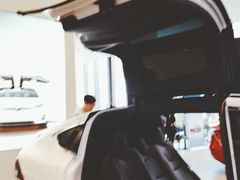 -TESLA 特斯拉(广州天环广场体验店)