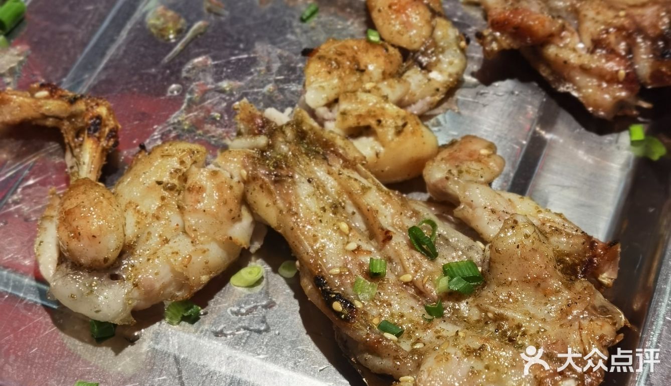 吃着烤串🍢 却有蹦迪的冲动