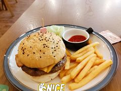 瑞士奶酪牛肉汉堡-3W咖啡(北大店)