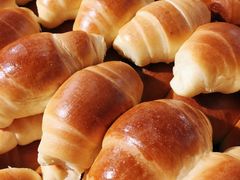 现烤牛角包-吉美诺烘焙(公园北路店)