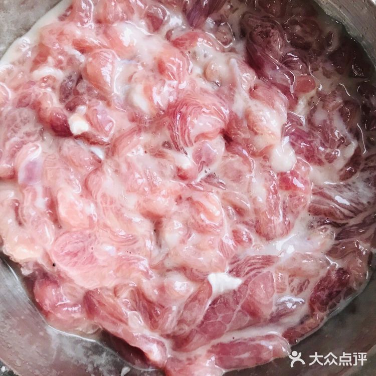 我家年菜之蒜苔炒肉，美味可口颜值高！