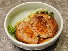 咸蛋黄狮子头-闫府私房菜·百年鲁菜(恒隆店)