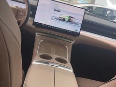 -小鹏汽车(上海静安大融城店)