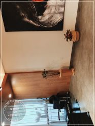 -C-18 SALON