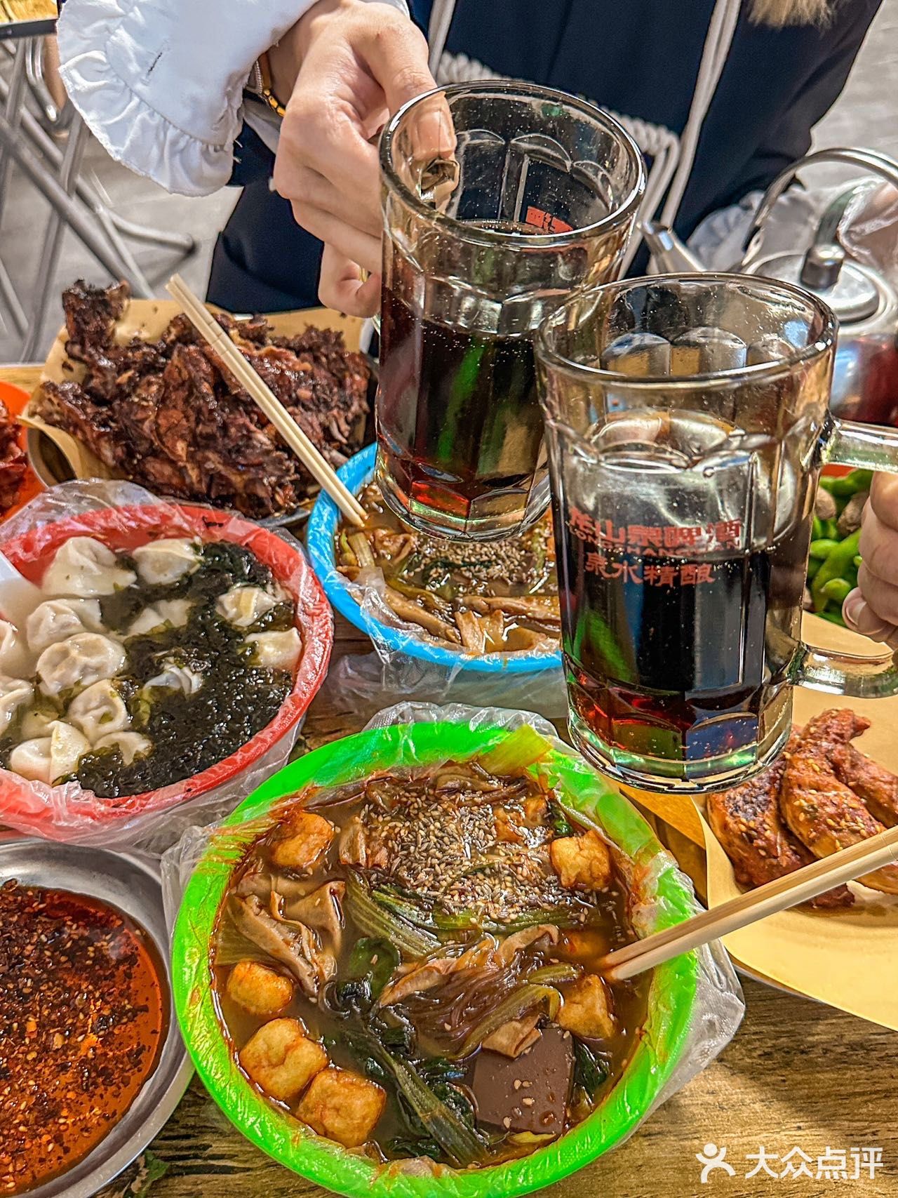 沈阳24k东北人盘腿坐热炕头撸个串