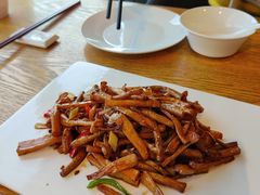 干煸茶树菇-一澜江宴·江景地标楚菜(江滩公园店)