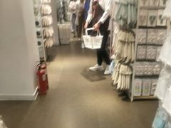 -名创优品(河南郑州健康路2店)