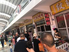 等位区-美林烤鸡店