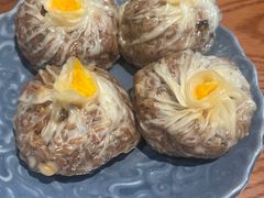 蛋黄芝士纸皮烧麦-鑫震源·苏式大虾生煎(山塘街店)