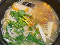 -银米·云南传统过桥米线(双廊黑金冠店)