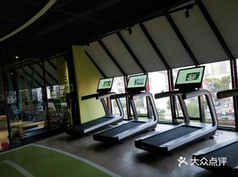 自从来到lk健身房，让我感觉健身房的锻炼氛围比较浓厚