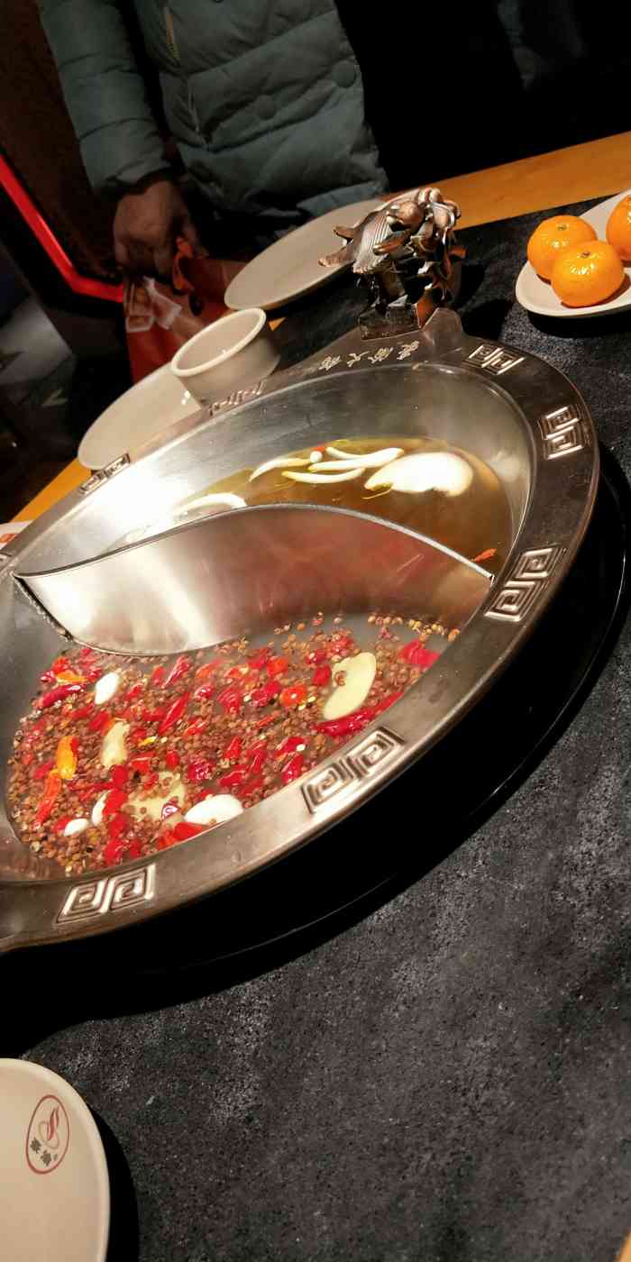 重庆豪渝火锅-"店面一共三层,在中海城小区旁边,周围居民.