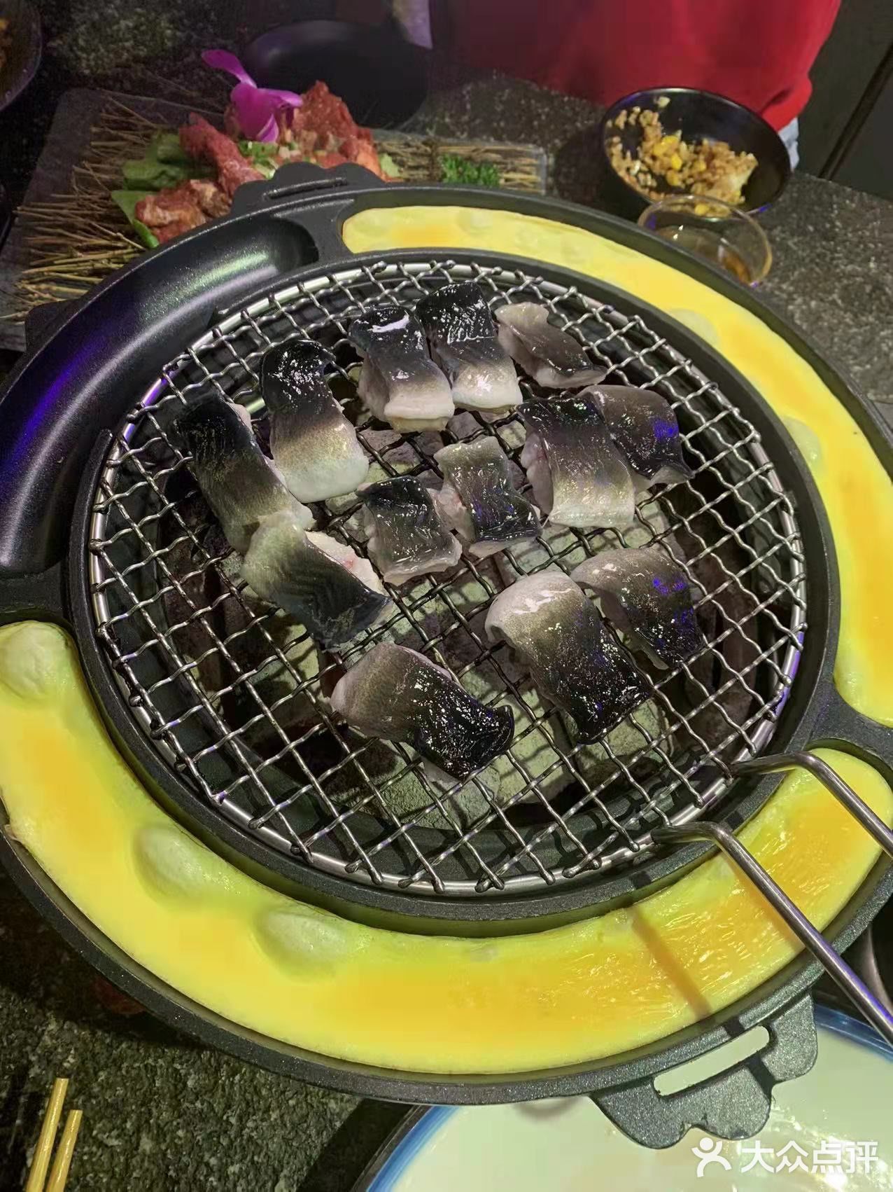 地道美食[胜利]泥炉碳火烤肉烤鳗鱼[调皮]你试过了吗 