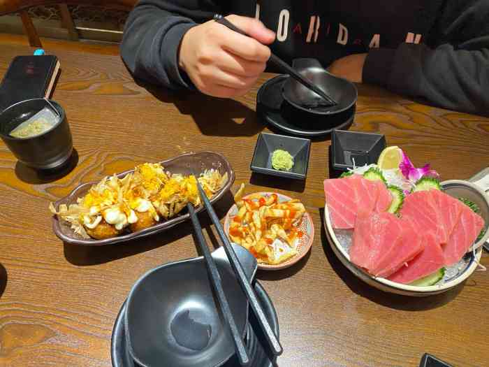 花禾料理炎焱寿司屋(旺城店)-"吞拿鱼厚厚一层超级好吃!