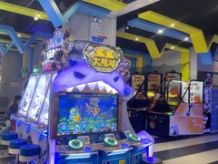 -反斗乐园π·电玩·高空拓展·蹦床(龙华天虹店)