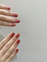 -花岐款式专研健康美甲沙龙