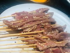 -何妹湿辣牛肉·粤式烧烤砂煲(桂雅路店)