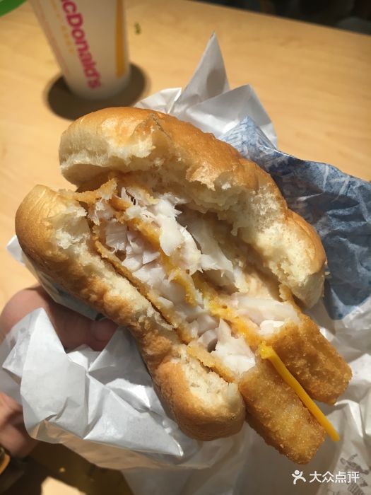 双层阿拉斯加鳕鱼堡