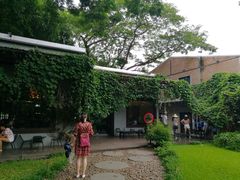 -莓园冰淇淋店