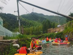 -安吉龙王山峡谷漂流