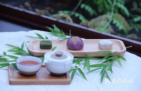 Chinese Lakeside Afternoon Tea