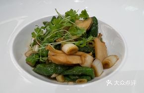 Fresh Abalone in Green Pepper Sauce