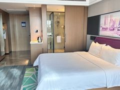 -深圳宝安体育馆希尔顿欢朋酒店