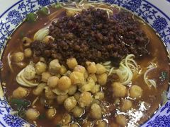 -渝之汇牛肉豌杂面