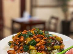 酱爆鸡丁盖饭-兰州老马食府(小潞邑店)