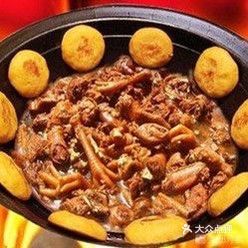赫哲渔家灶台鱼铁锅炖