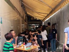 等位区-沪西老弄堂面馆(定西路店)