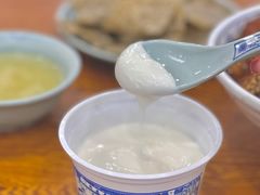 老北京酸奶-门框胡同百年卤煮(新街口店)