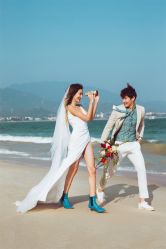 俏皮可爱-巴黎婚纱摄影工作室